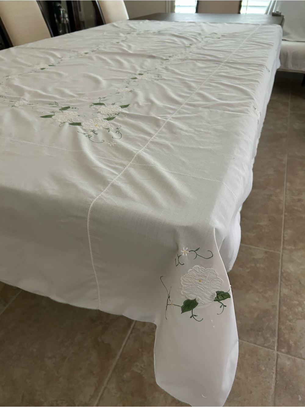 Vintage Floral Embroidered Tablecloth 98x64 AND Set of 14 Napkins White Elegant